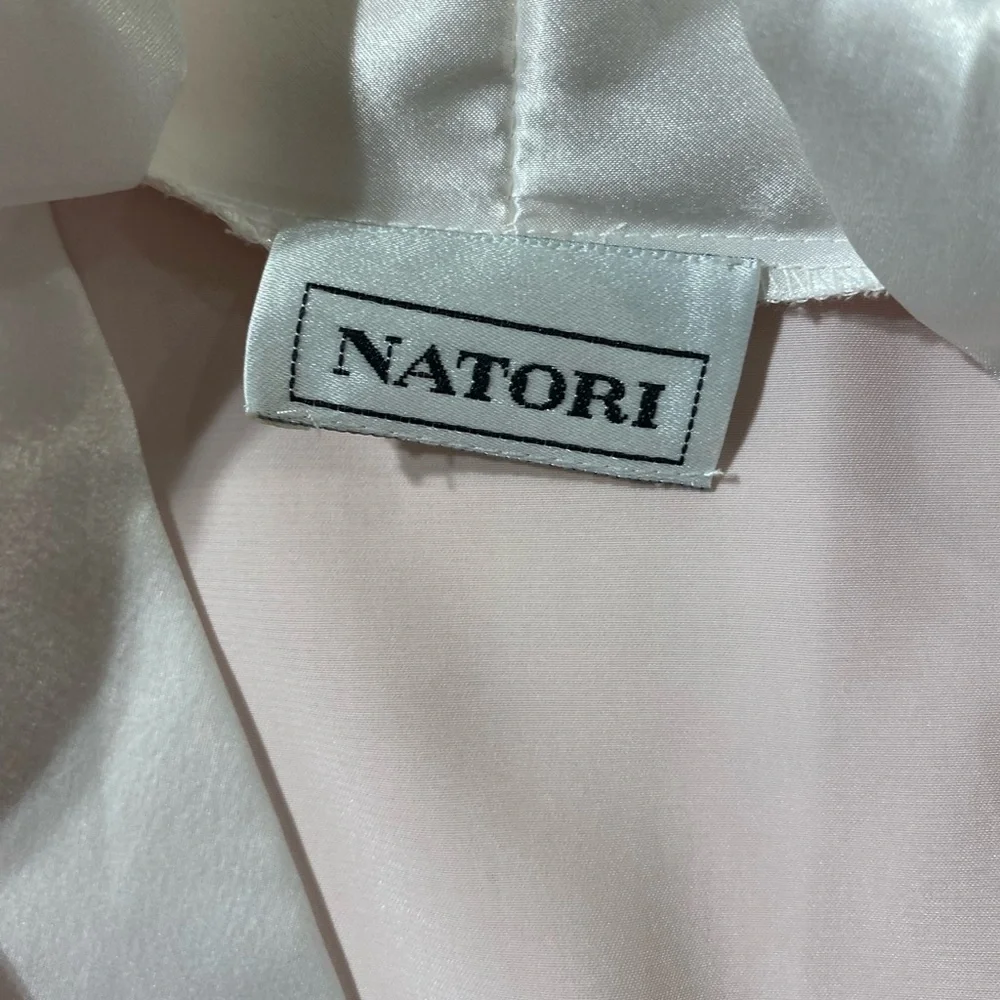 Natori Light Pink Satin Robe with White Accents Medium (QK)